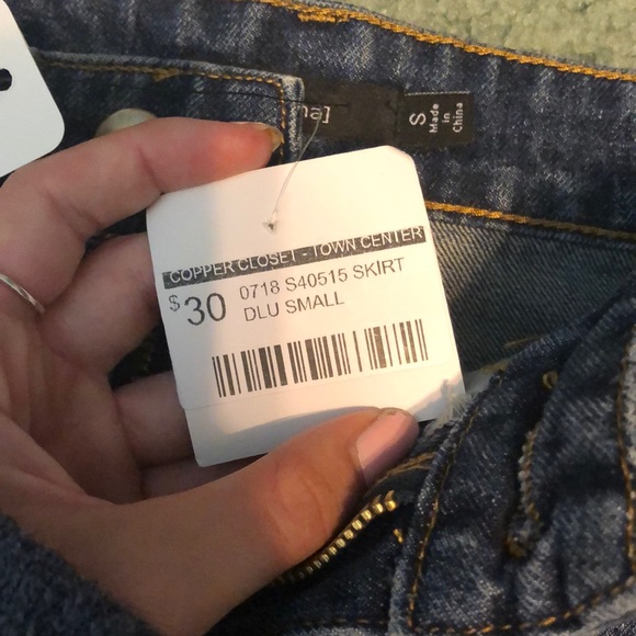 Brand New (with tags) Copper Closet Jean Skirt - Picture 3 of 4